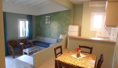 Apartment with Pool View 