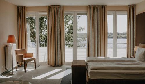 Deluxe Double Room with Balcony and Sea View