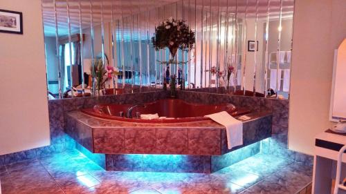 Suite with Living Room & Spa Bath - Non Smoking