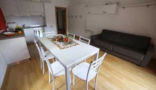 Two-Bedroom Apartment with Mountain View