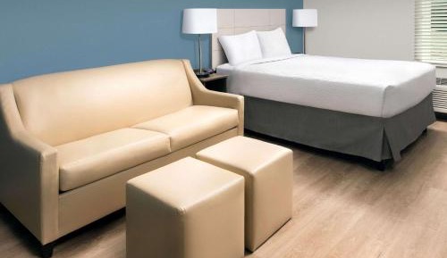 Standard Queen Room with Sofa Bed - Non-Smoking