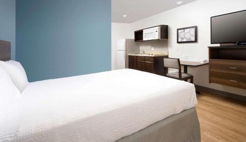 Deluxe Queen Suite
