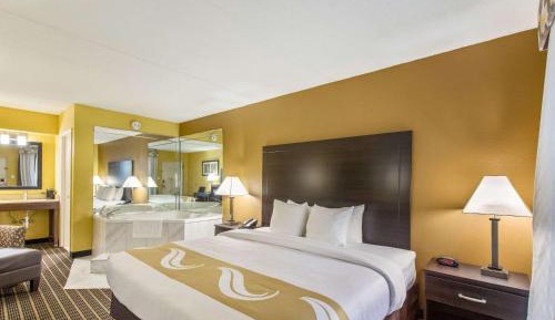 Standard King Room - Non-Smoking 