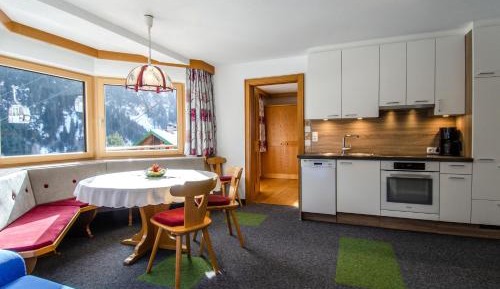 Comfort Apartment (5-6 Adults) with Mountain View
