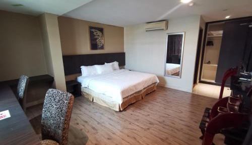 Superior King Room
