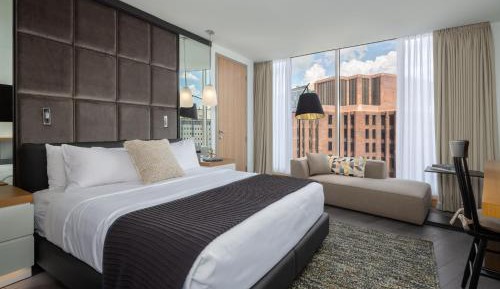 Skyline Club Level King Suite