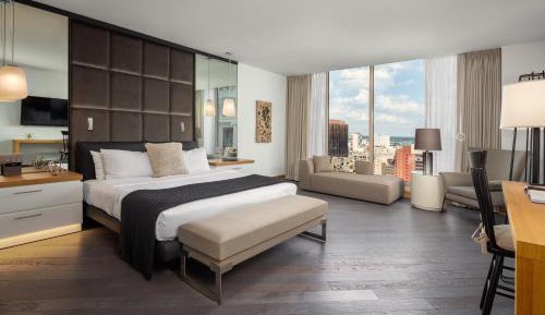 Skyline Club Level Accessible King Suite