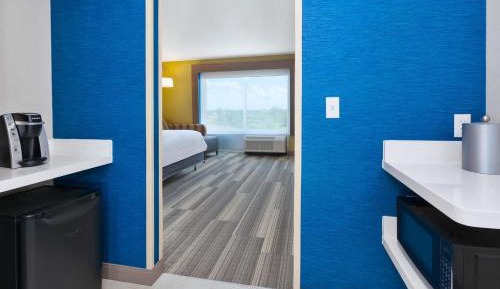 Standard King Room with Mobility Accessible Tub