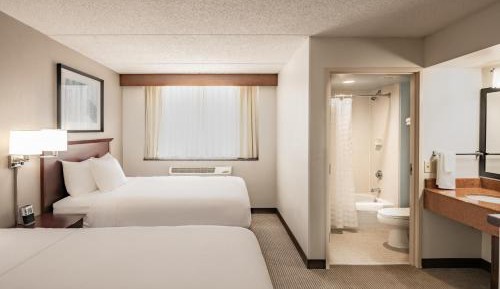 Queen Room with Two Queen Beds and Sofa Bed - High Floor