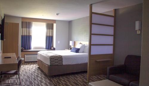 King Studio Suite - Mobility Access/Non-Smoking