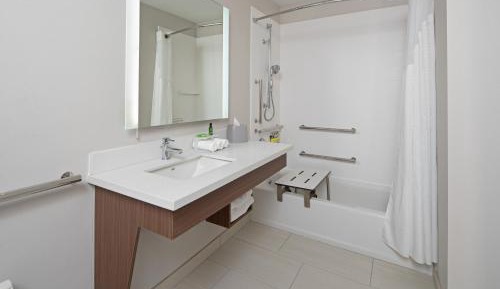 Suite with Two Beds - Mobility Accessible Tub