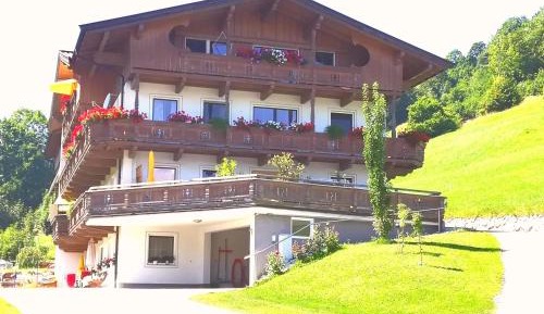 Apartment with Mountain View