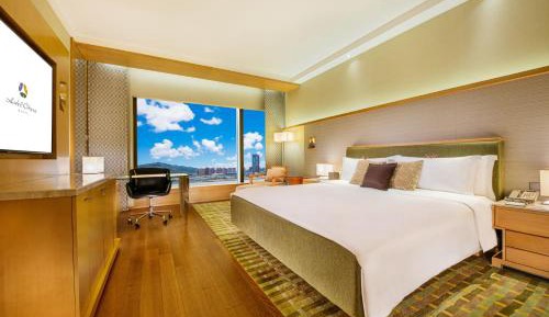 Deluxe Room (King)