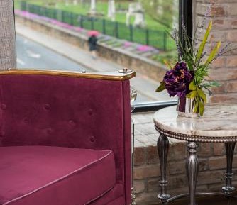 Superior King Room City View 