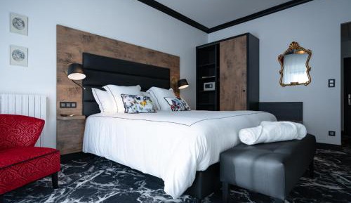 Deluxe Suite with Spa Bath