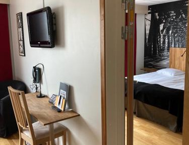 Family Room (2 Adults + 2 Children)