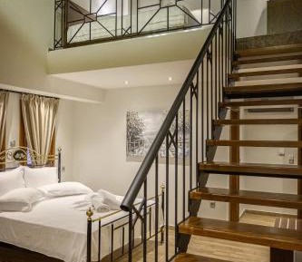 Deluxe Family Room