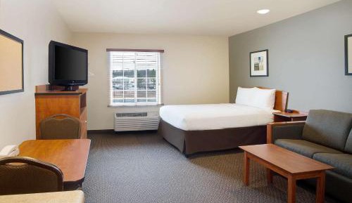 Queen Suite with Tub - Accessible/Non-Smoking