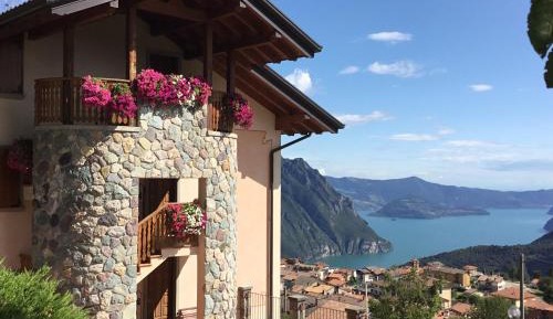 Apartment with Terrace and Lake View