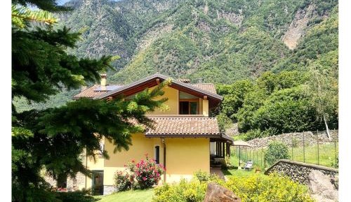 Two-Bedroom Apartment with Balcony - Split Level