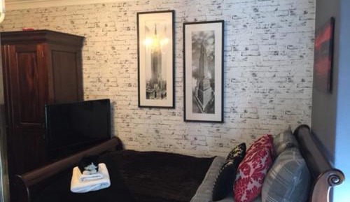 Apartment with Mountain View