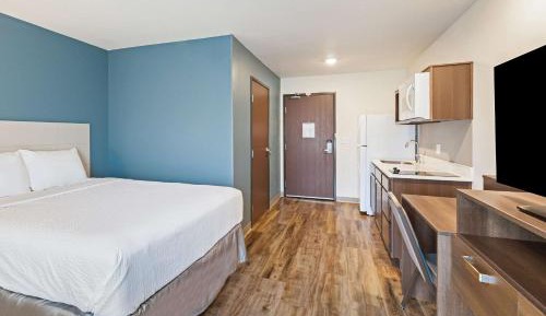 Queen Room  with Roll-In Shower - Disability Access/Non-Smoking