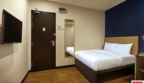 Standard Queen Room (No Window) - Disability Access