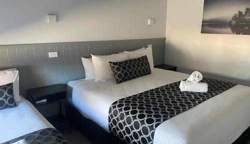 Deluxe King + Single with Kitchenette