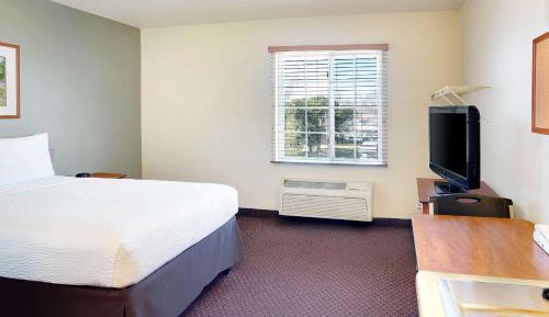 Efficiency Queen Room - Accessible/Non Smoking