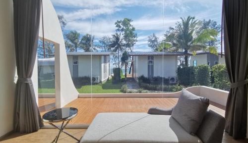 Villa with Garden View