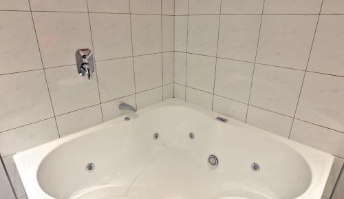 Studio with Spa Bath
