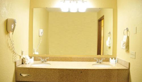 King Suite - Non-Smoking