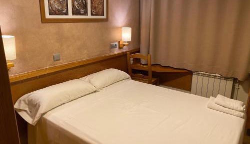 Standard Double Room with Shared Bathroom