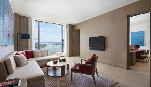 Club King Suite with River View