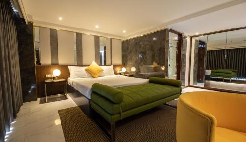Plaza Suite