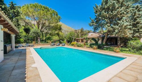 Villa with Garden View