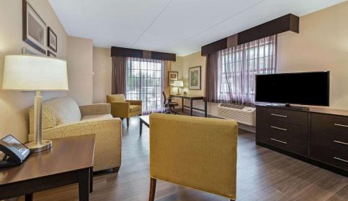 King One-Bedroom Suite - Non-Smoking