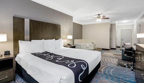 Jacuzzi King Suite - Non-Smoking