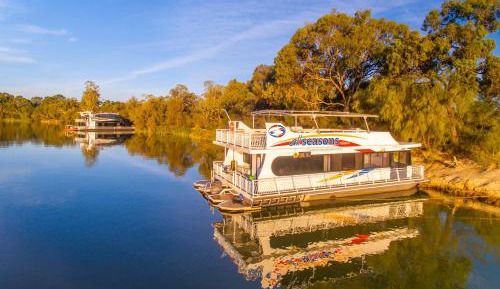 Three-Bedroom Houseboat - Emerald Luxury 