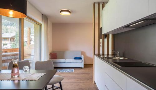 Superior One-Bedroom Apartment with Balcony
