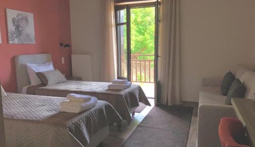 Standard Twin Room with Mountain View