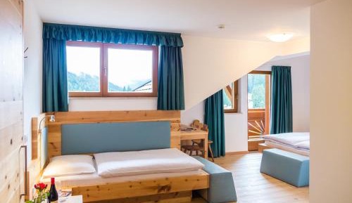 Comfort Double Room with Balcony and Mountain View