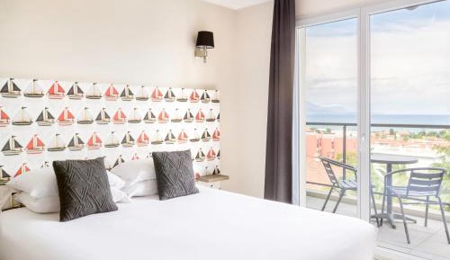 Deluxe King Room with Balcony and Sea View - Non-Smoking