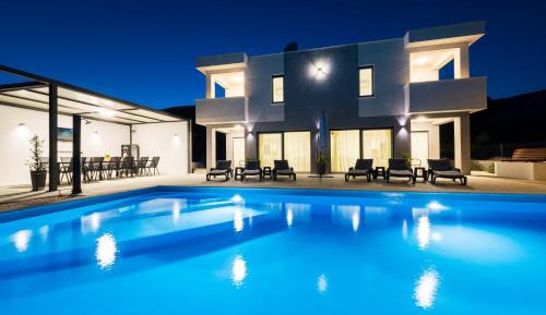 Six Bedroom Villa with Sea View
