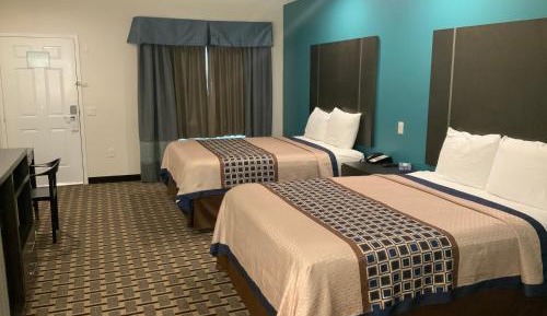 Queen Room with Two Queen Beds - Non-Smoking