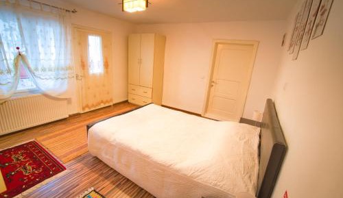 Apartment With Shared Bathroom