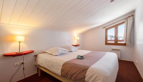 One-Bedroom Apartment with Sleeping Alcove - Mountain View (6 People)