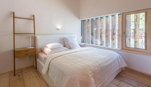 Apartment with Pool View 