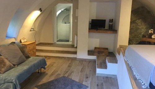Deluxe Studio
