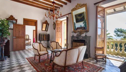 Premium Suite with Private Balcony and Lounge